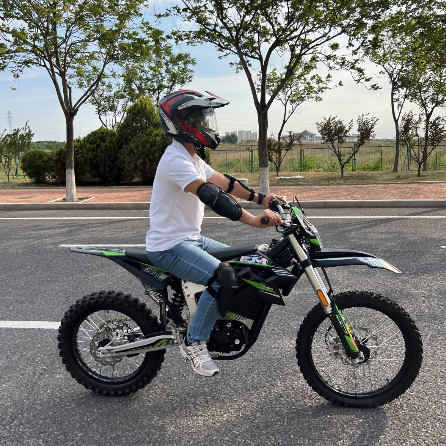 Electric dirt bike motorcycle