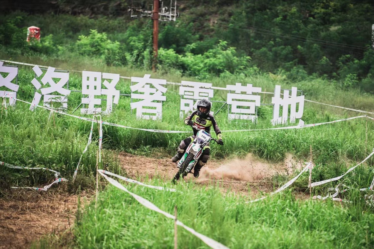 Motocicleta eléctrica de enduro: el futuro de la aventura todoterreno