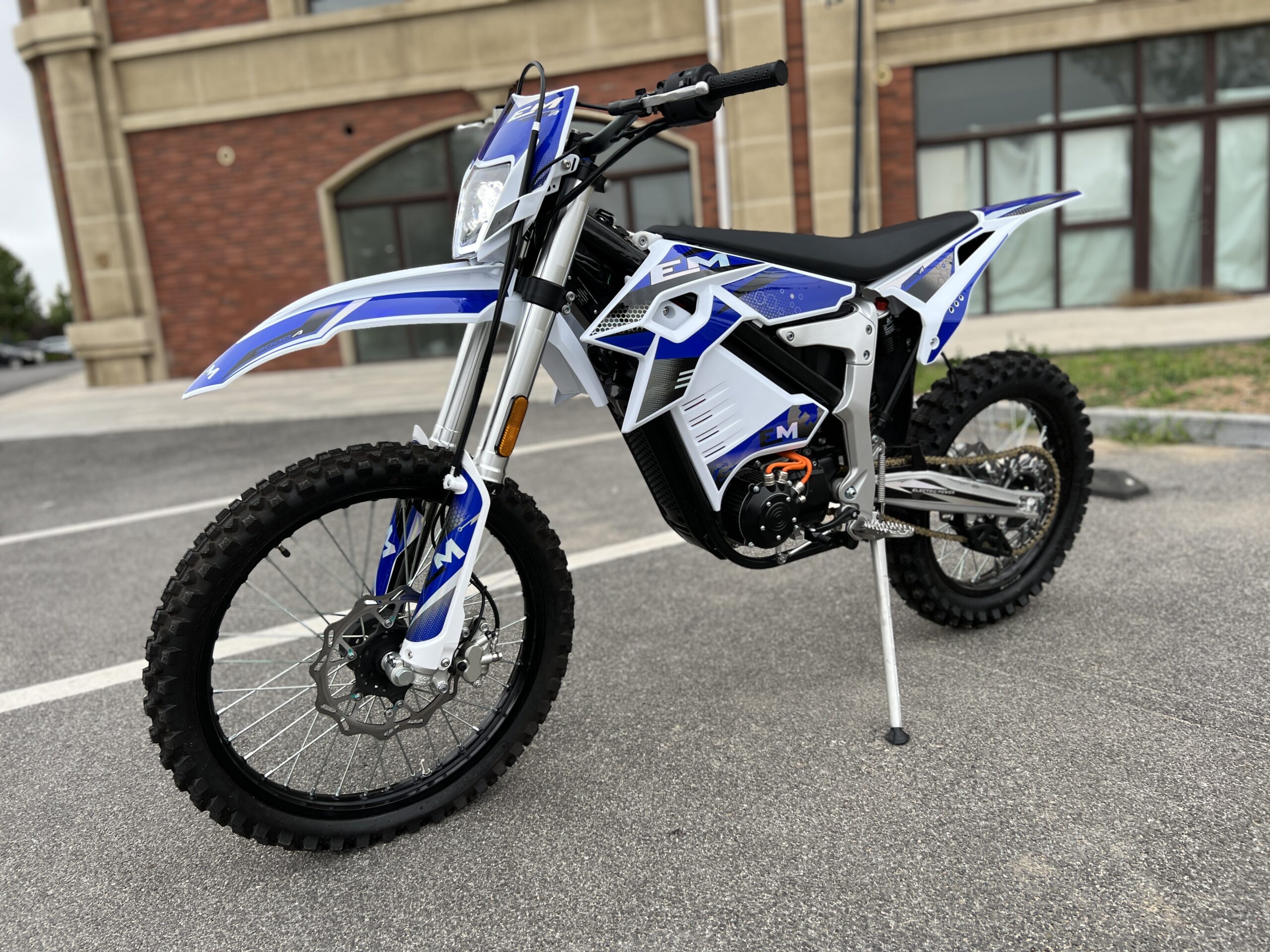 sol fertile pour les motos tout-terrain électriques