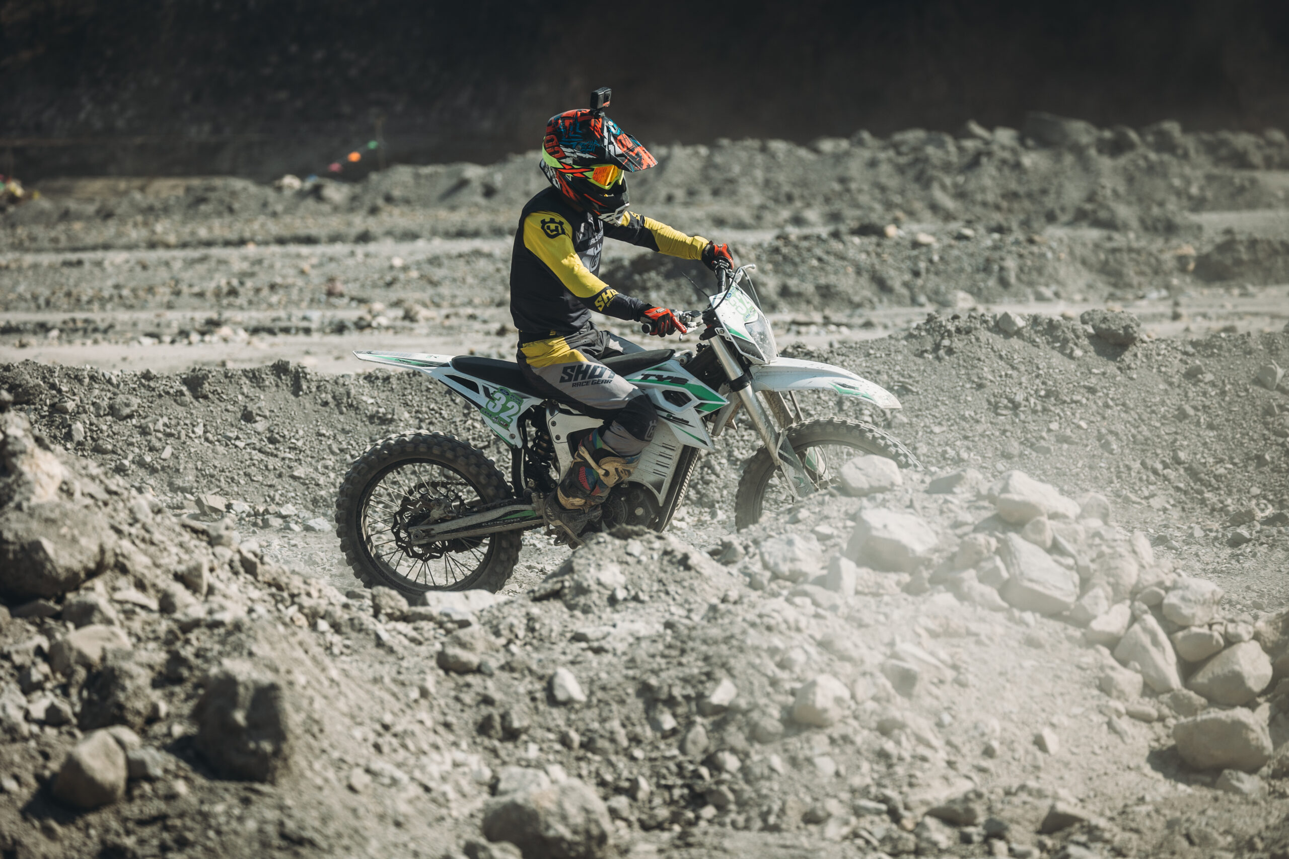 Advantages of Electric Cross Mountain Motorcycles for Off-Road Racing